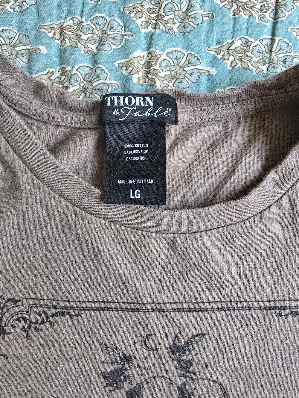 Thorn & Fable Cotton Books Cropped Graphic Tee Women's Size Large - Picture 4 of 4